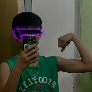 Meet your Posher, Nam trinh